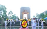 [ẢNH] Lãnh đạo Đảng, Nhà nước và TP Hà Nội dâng hương tưởng niệm các anh hùng, liệt sỹ